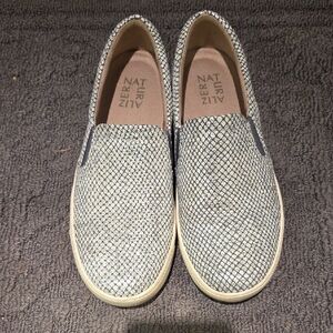 Naturalizer Textured Gray Slip-Ons